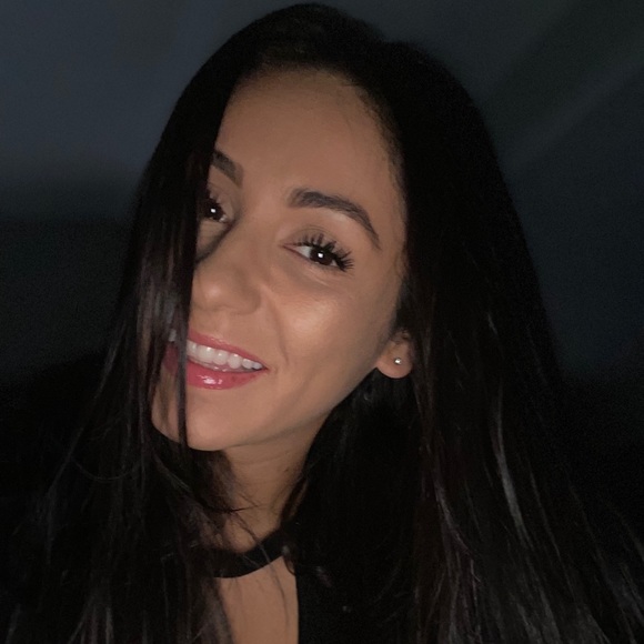 Meet your Posher, Monica - Picture 1 of 1